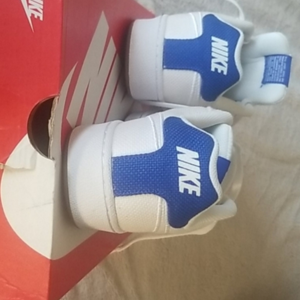 Nike - Picture 6 of 6